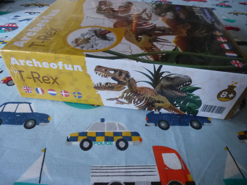 Clementoni Archeofun T-Rex Dinosaur Skeleton Kit